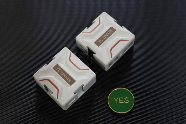 最近拿到了来自洋葱工厂的布朗尼摄影灯套装,今天这期内容我们就来